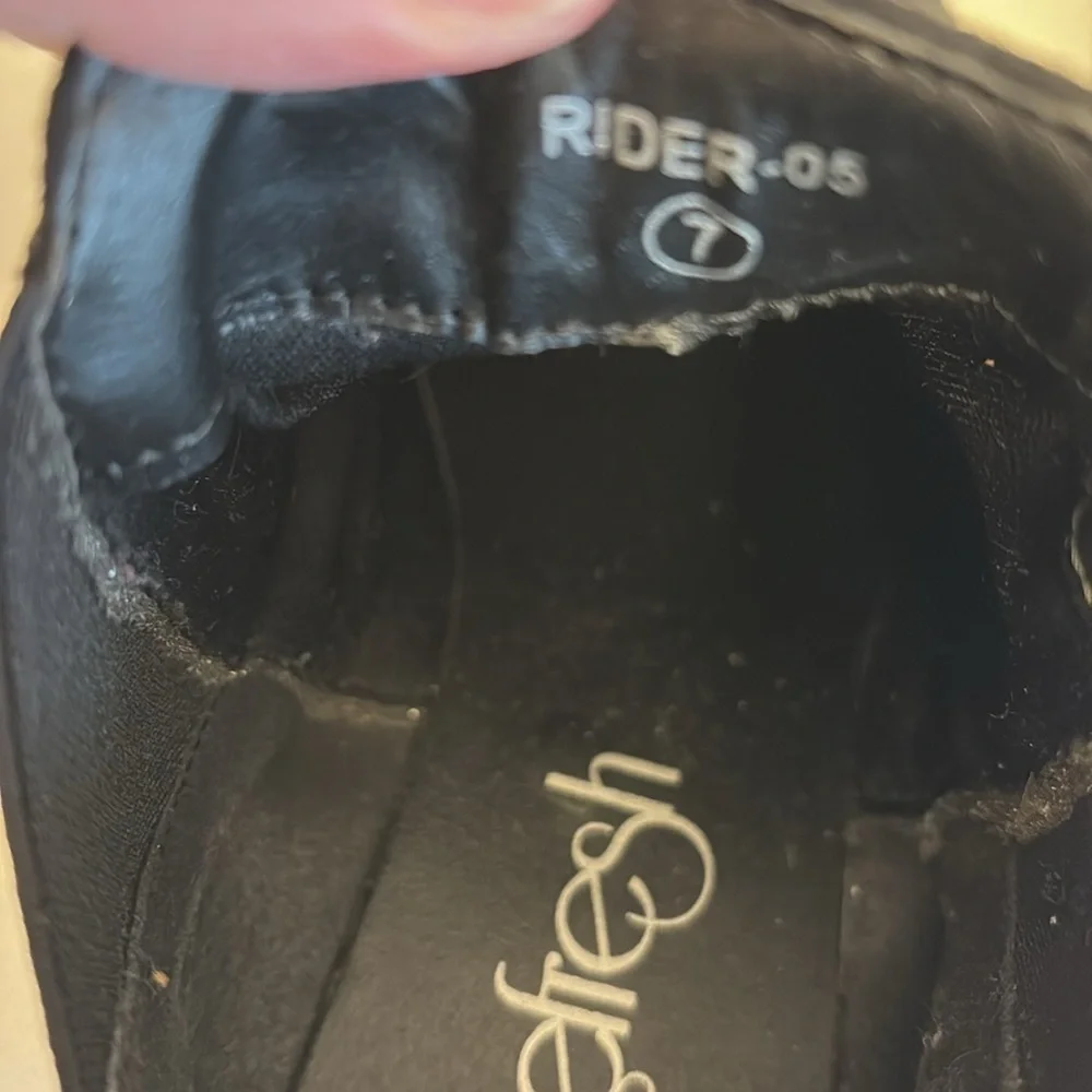 Refresh bootie Rider-05 style line slip on elastic side 1.5” block heels Size 7